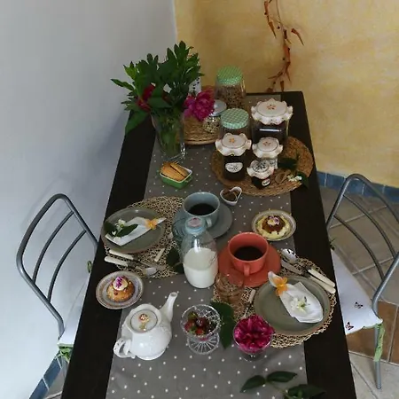 לינה וארוחת בוקר Va...lentina Piavata